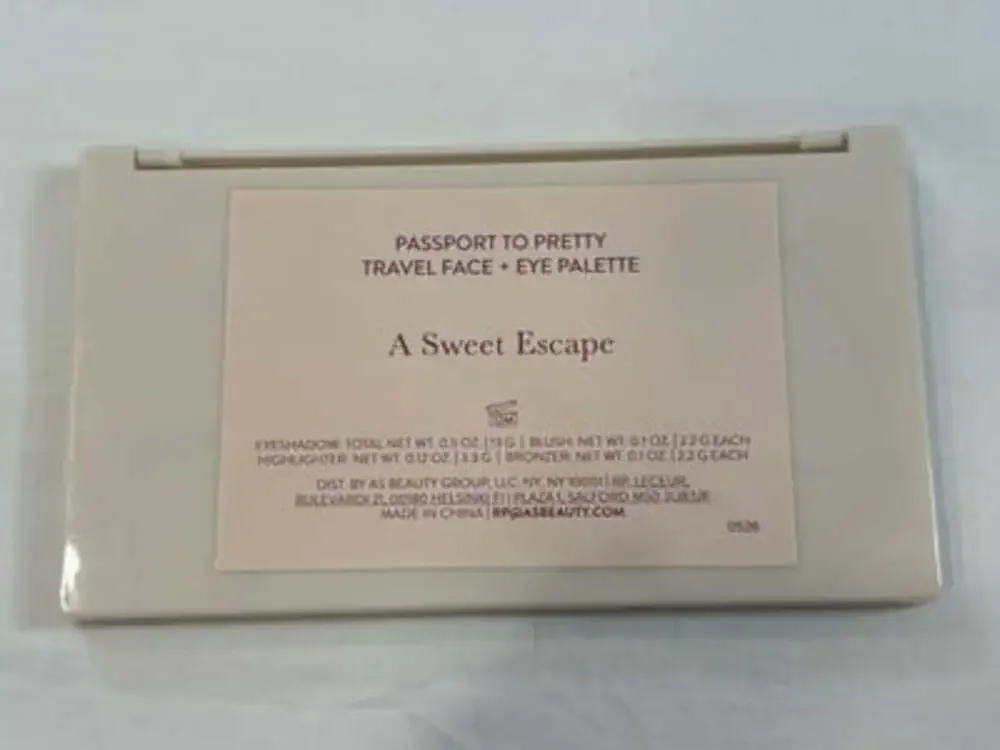 Laura Geller Passport to Pretty: A Sweet Escape Travel Face & Eye Palette
